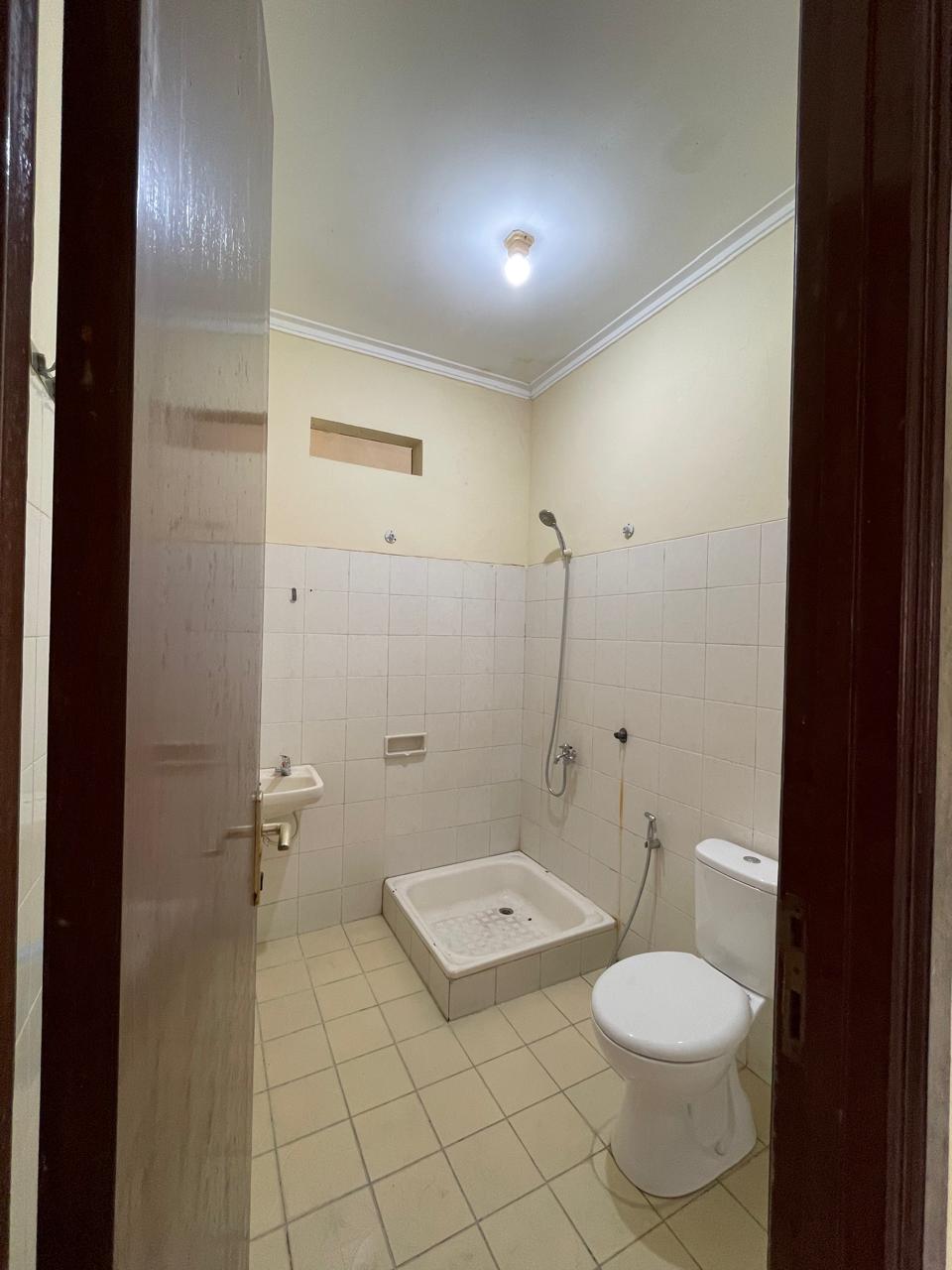 Rumah Disewakan Semi Furnished di Lippo Cikarang